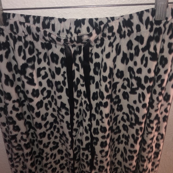 Liz Claiborne Animal Print Fleece Pajama Set - Medium - Picture 8 of 13